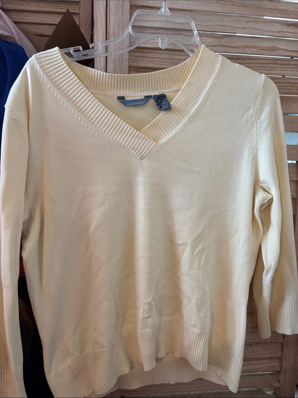 Hillard & Hanson Pale Yellow V-Neck Sweater Medium